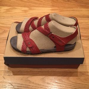 JBU by Jambu Women’s Loretta Red Sandal New!
